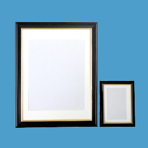 遺影写真黒細額